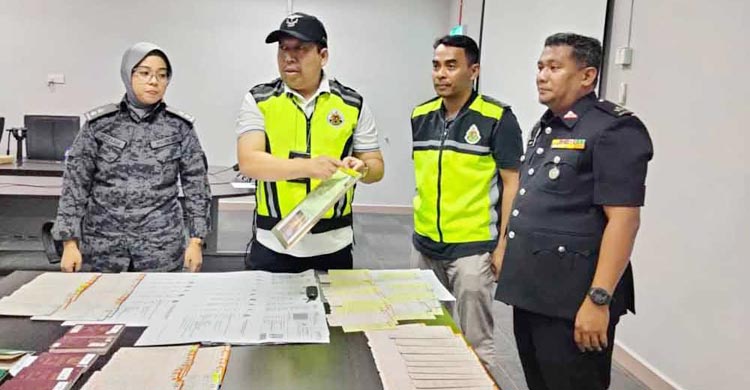 মালয়েশিয়ার কোটা ভারুতে বাংলাদেশিসহ ১১৪ অভিবাসী আটক