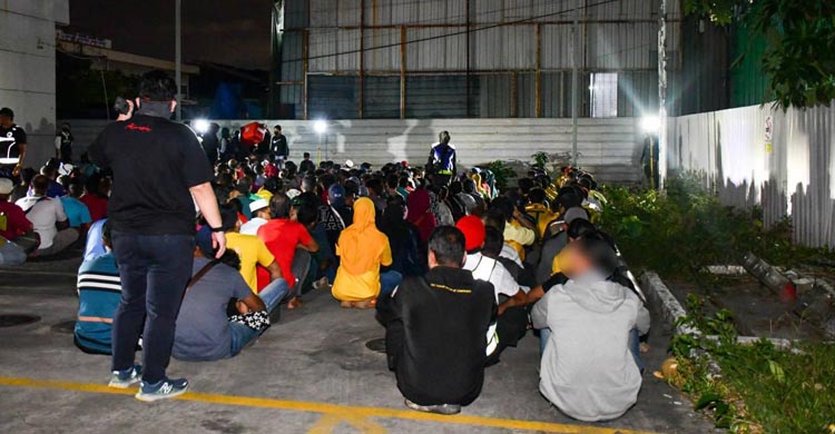 মালয়েশিয়ায় বড় অভিযানে ৭৯ বাংলাদেশি আটক