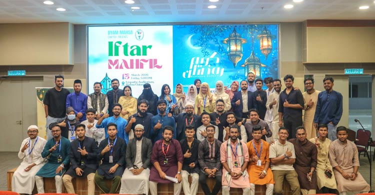 বিশ্বজয়ী হাফেজ আবু রায়হানকে মালয়েশিয়ায় আবেগঘন সংবর্ধনা