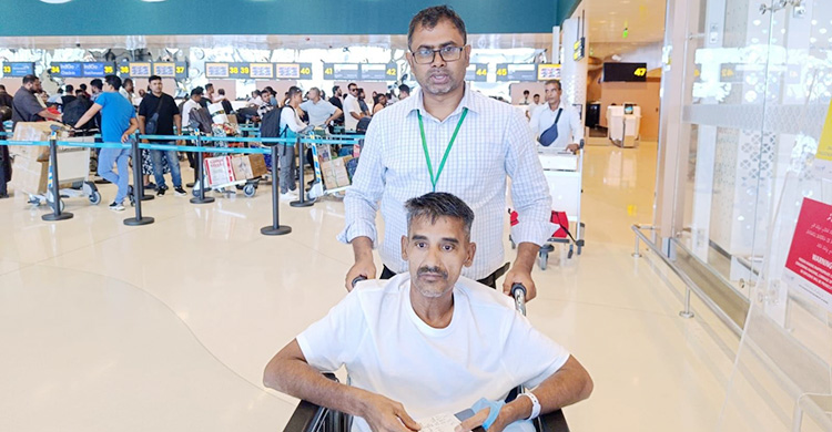 মালদ্বীপ প্রবাসী সেলিমকে বিমান টিকিট দিলো হাইকমিশন