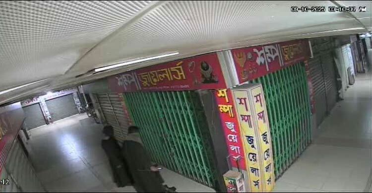 মালিবাগে বোরকা পরে এসে দোকানের তালা কেটে ৫০০ ভরি সোনা চুরি