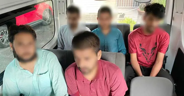 বাংলাদেশিসহ বিভিন্ন দেশের ৭৫ বন্দিকে ফেরত পাঠালো মালয়েশিয়া