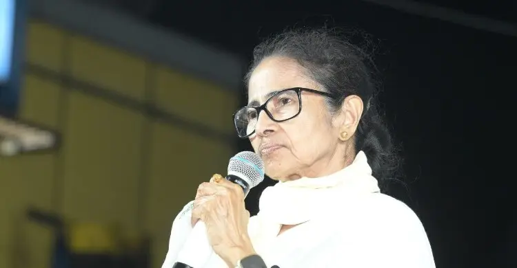 ভোট গণনায় পিছিয়ে তৃণমূল, যা বললেন মমতা