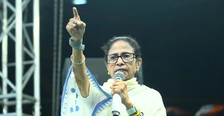 ‘গদি মিডিয়ার’ বুথফেরত জরিপ বিশ্বাস করবেন না: মমতা