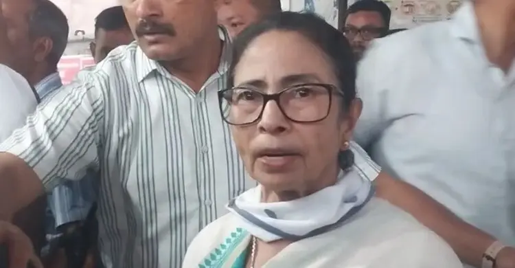 নিরাপত্তা বাহিনী তৃণমূলের লোকজন তুলে নিয়ে যাচ্ছে, অভিযোগ মমতার