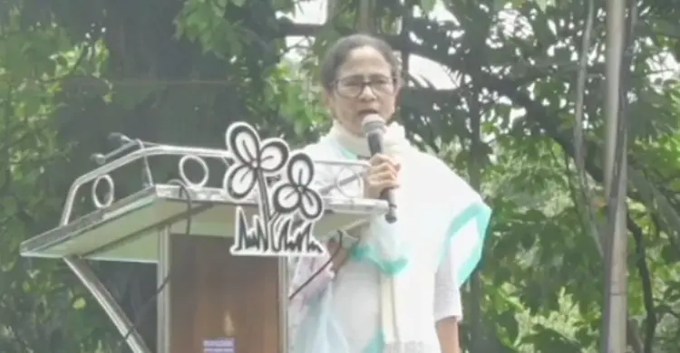 দিল্লির আন্দোলনের প্রসঙ্গ টেনে মোদী সরকারকে আক্রমণ মমতার