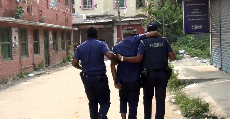 পুলিশের ওপর হামলার ঘটনায় মামলা, চেয়ারম্যানসহ আসামি ২ শতাধিক