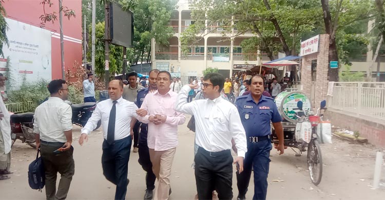 সাতক্ষীরা থেকে প্রকাশিত দৈনিক সাতনদী পত্রিকার সম্পাদক ও প্রকাশক হাবিবুর রহমানকে (৫৫) কারাগারে পাঠিয়েছেন আদালত