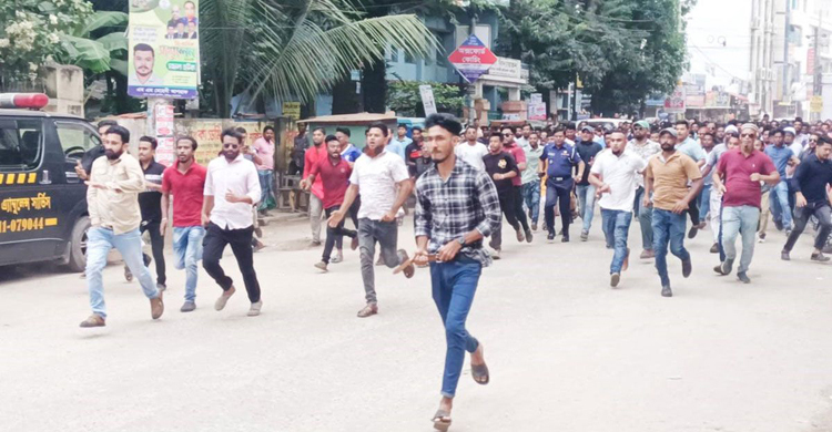 ছাত্র ঐক্যপরিষদের মিছিলে হামলা, ৫০০ জনের বিরুদ্ধে মামলা