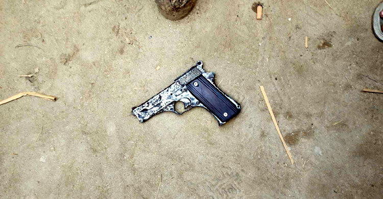 মানিকগঞ্জে পিস্তলসহ যুবক আটক