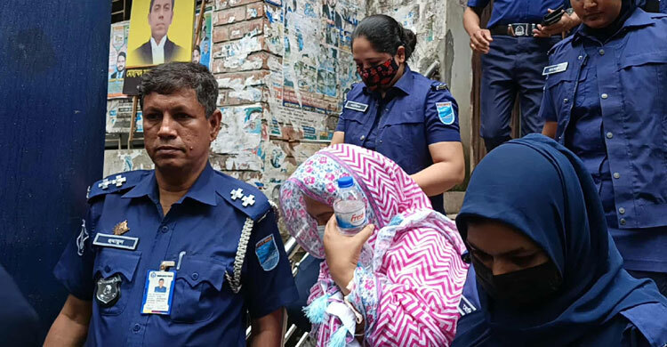 ‘ফাইট্টা যায়, বুকটা ফাইট্টা যায়’, মমতাজকে দেখে জনতা