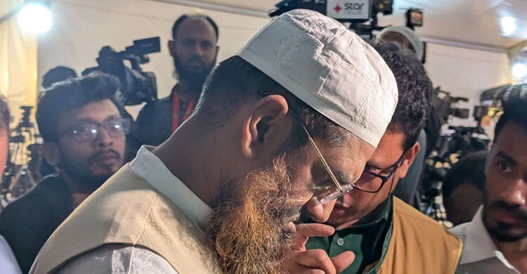 ভোট গণনায় অনিয়মের অভিযোগ নিয়ে গভীর রাতে ইসিতে মামুনুল হক