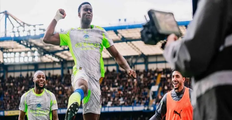 দ্বিতীয়ার্ধের ৩ গোলে চেলসিকে হারিয়ে আর্সেনালের ওপর চাপ বাড়ালো সিটি