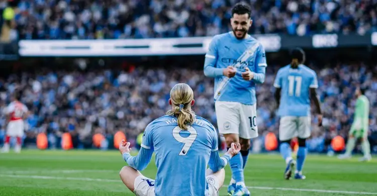 সিটির জয়ে জমে উঠলো শিরোপার লড়াই