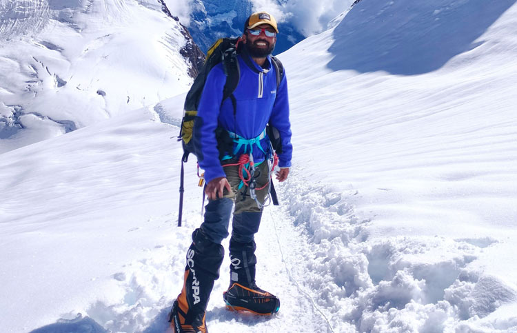 মানাসলু পর্বতে কৃত্রিম অক্সিজেনহীন প্রথম বাংলাদেশি বাবর