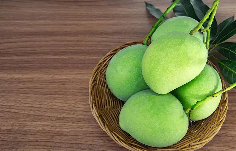 জানেন কাঁচা আম খেলে শরীরে কী ঘটে?