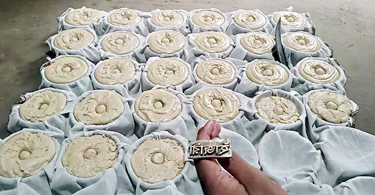 জিআই স্বীকৃতি পেলো ৩০০ বছরের ঐতিহ্যবাহী হাজারি গুড়