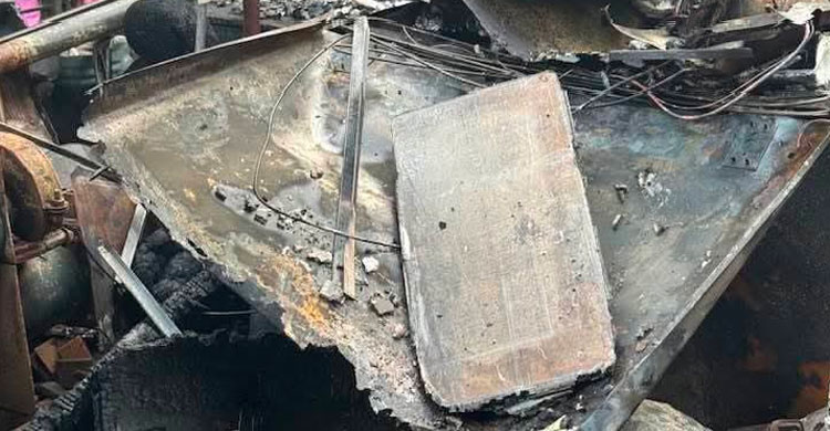 সন্ধ্যায় জিডি, রাতে ভাস্কর মানবেন্দ্রর বাড়িতে দুর্বৃত্তের আগুন