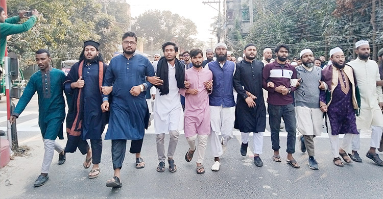 ওসমান হাদি নিহতের ঘটনায় মানিকগঞ্জে গায়েবানা জানাজা-বিক্ষোভ