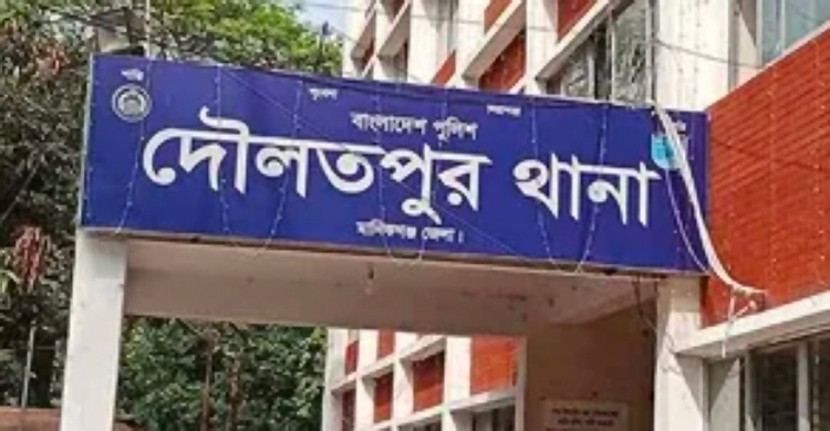মানিকগঞ্জে মাকে গলা কেটে হত্যার অভিযোগ ছেলের বিরুদ্ধে