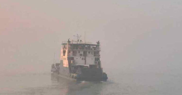 তিনঘণ্টা পর পাটুরিয়া–দৌলতদিয়া নৌরুটে ফেরি চলাচল স্বাভাবিক