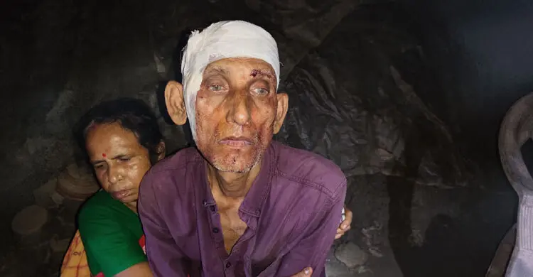 মানিকগঞ্জে ফাঁকা গুলি ছুড়ে সোনা-রুপা ছিনতাই