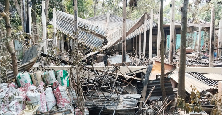 সন্ধ্যায় জিডি, রাতে ভাস্কর মানবেন্দ্রর বাড়িতে দুর্বৃত্তের আগুন