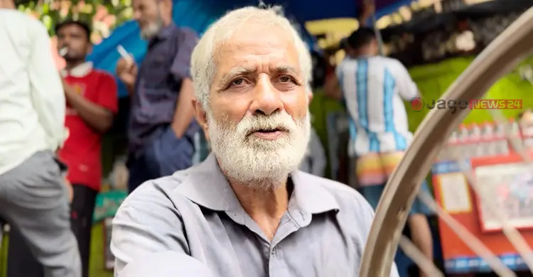 দুই পা হারিয়েও হার মানেননি মানিক মিয়া