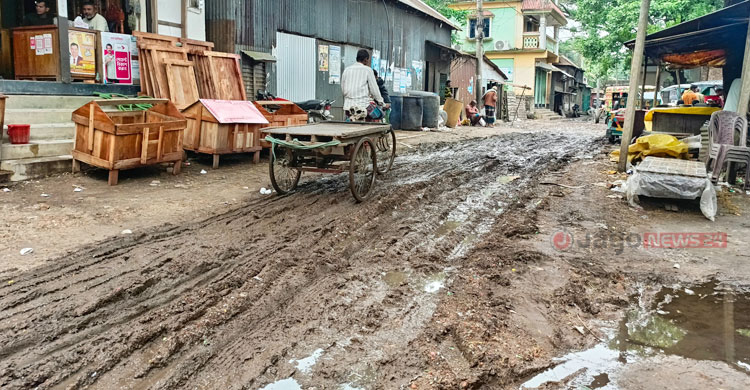মেঘ দেখলেই আতঙ্ক বাড়ে ব্যবসায়ীদের