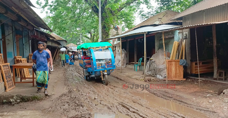 মেঘ দেখলেই আতঙ্ক বাড়ে ব্যবসায়ীদের