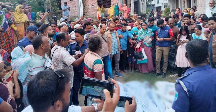 দরজা ভেঙে প্রবাসীর স্ত্রী ও দুই সন্তানের মরদেহ উদ্ধার