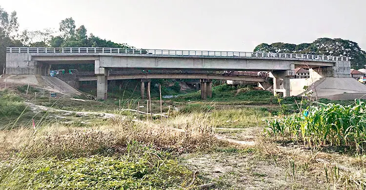 নেই সংযোগ সড়ক, অকেজো ১৯ কোটি টাকার সেতু