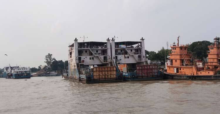 বৈরী আবহাওয়ায় পাটুরিয়া-দৌলতদিয়া নৌরুটে ফেরি-লঞ্চ চলাচল বন্ধ