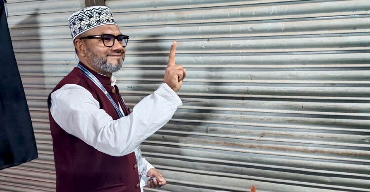 ভোট দিয়ে জয়ের আশাবাদ জানালেন জামায়াতের প্রার্থী ড. আব্দুল মান্নান