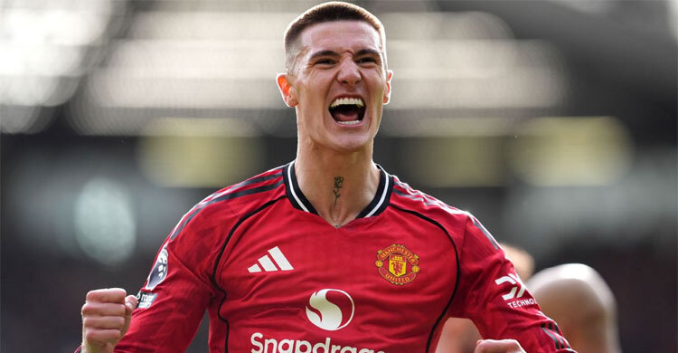 ক্রিস্টাল প্যালেসকে হারিয়ে প্রিমিয়ার লিগের তিনে উঠে এলো ম্যানইউ