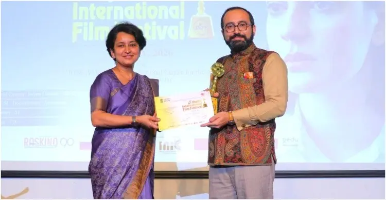 নয়াদিল্লিতে সেরা হলো নুরুল আলম আতিকের ‘মানুষের বাগান’