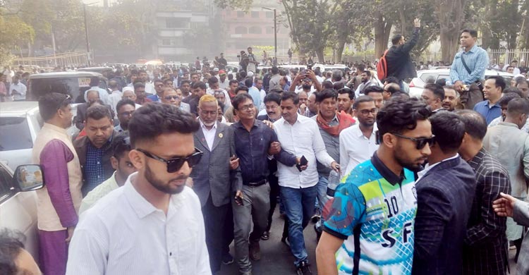 শপথ নিতে সংসদ ভবনে আসছেন নবনির্বাচিত এমপিরা