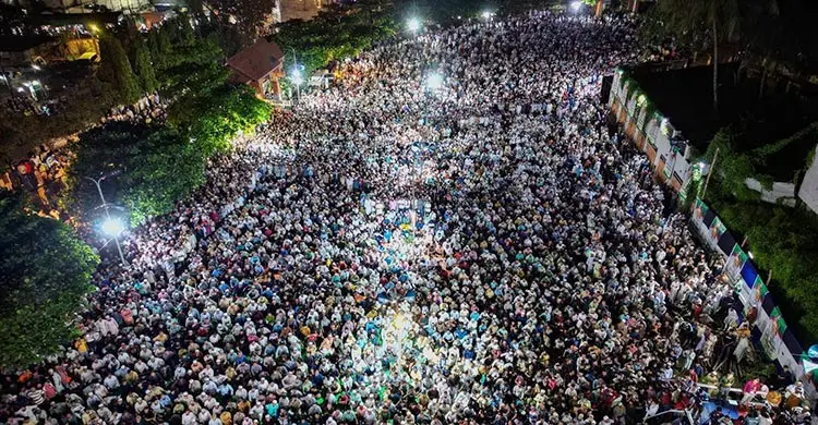 চট্টগ্রামের লালদীঘি ময়দানে সমাবেশের মধ্যদিয়ে লংমার্চ শেষ হয়