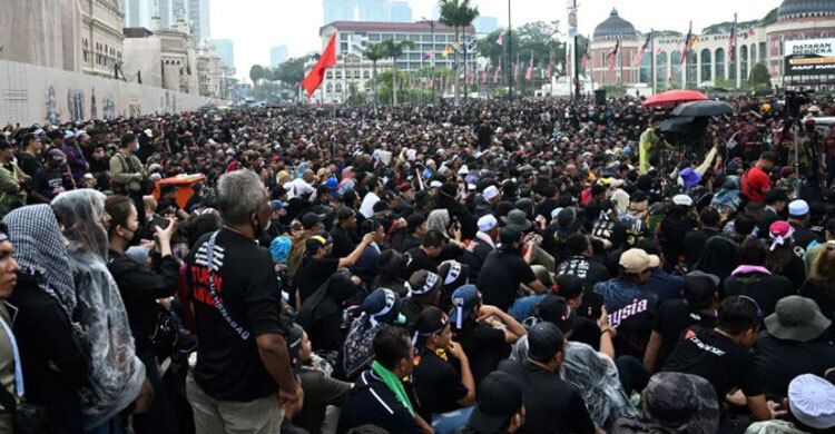 Malaysians rally against soaring living costs