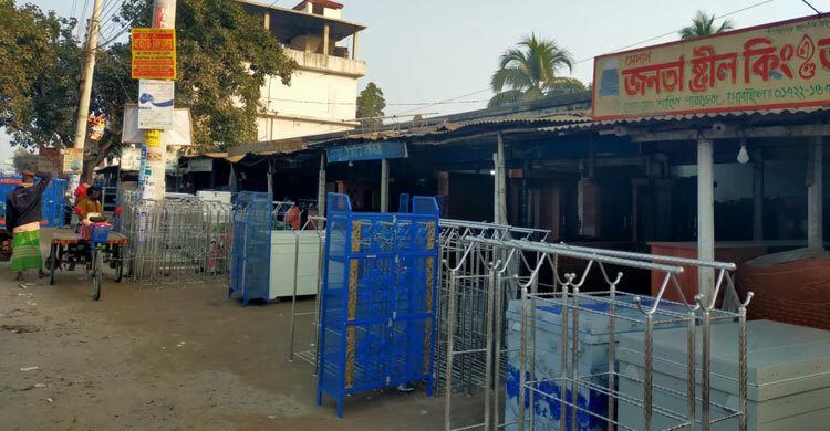 ৬ কোটি টাকার মার্কেট শ্রমিকদল নেতার দখলে, তুলছেন ভাড়া