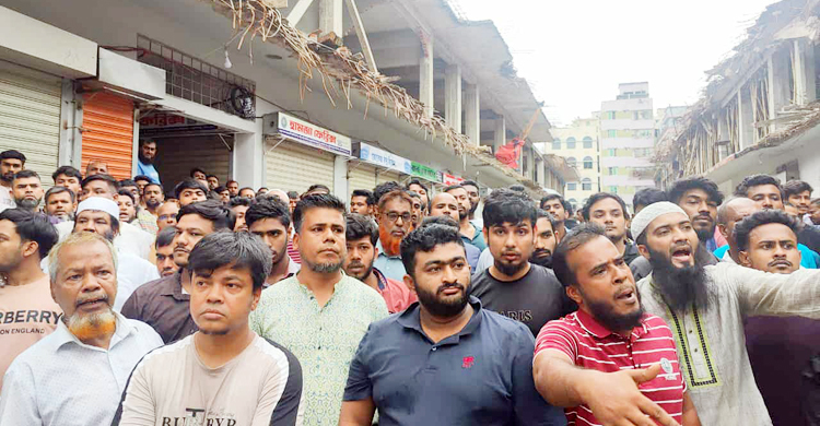চাঁদা না পেয়ে মার্কেটে তালা, অভিযোগ বিএনপি নেতাকর্মীদের বিরুদ্ধে
