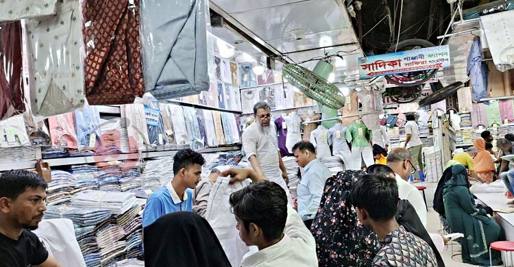 রাজধানী সুপার মার্কেট: ‘এক জায়গায় পাওয়া যায় সবকিছু’