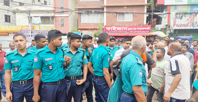 চাঁদা না পেয়ে মার্কেটে তালা, অভিযোগ বিএনপি নেতাকর্মীদের বিরুদ্ধে