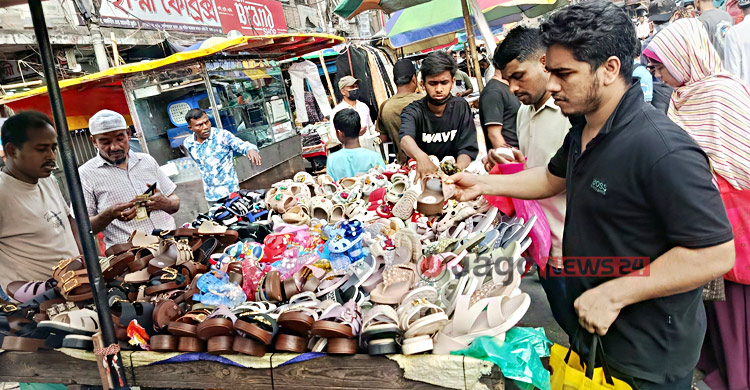 গুলিস্তানের ফুটপাতে জমজমাট ঈদের বেচাকেনা