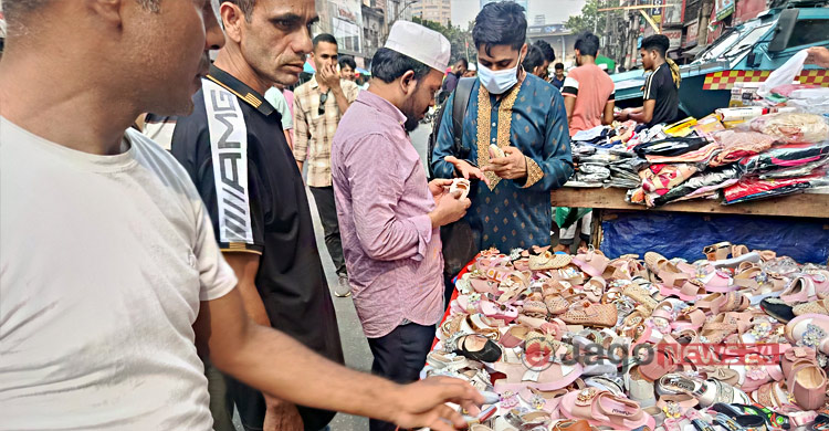 গুলিস্তানের ফুটপাতে জমজমাট ঈদের বেচাকেনা