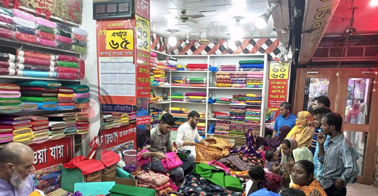 জমজমাট ঈদবাজারে স্বস্তিতে ব্যবসায়ীরা