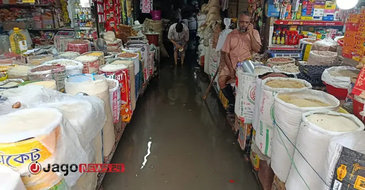 বৃষ্টি-জলাবদ্ধতায় ঢাকায় দিনে ক্ষতি শত কোটি টাকা
