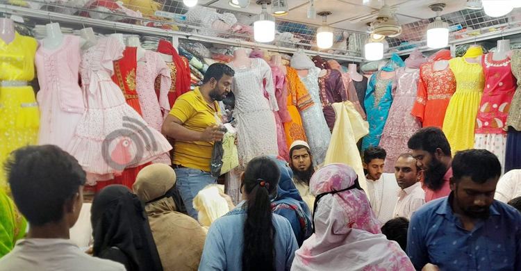 জমজমাট ঈদবাজারে স্বস্তিতে ব্যবসায়ীরা