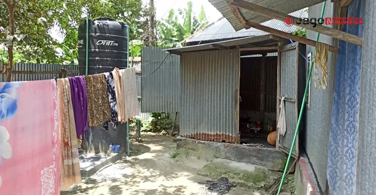 স্কুলব্যাগ-পরনের কাপড়ের মাঝে আজও মারুফকে খুঁজে ফেরেন মা মোর্শেদা
