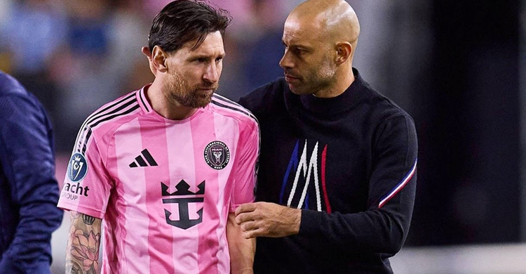 লাল কার্ড দেখার পরও অপরাধ! তিন ম্যাচ নিষিদ্ধের শঙ্কায় মেসিদের কোচ